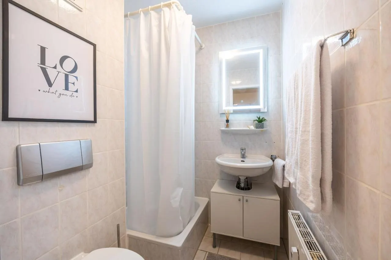 Apartment EG Wohnung, zentral, TOP Anbindung, mit großer Terrasse Dresden Deutschland
